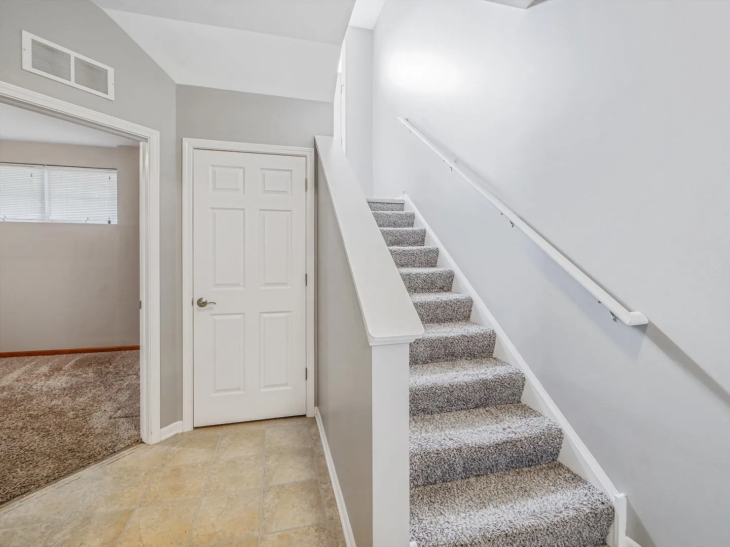 1090 Maubert Court IL