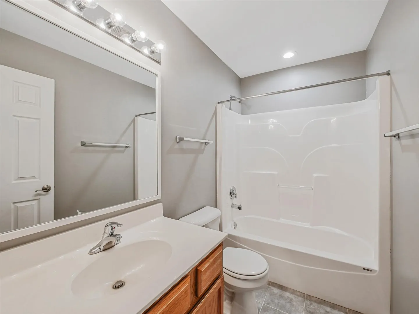 1090 Maubert Court IL