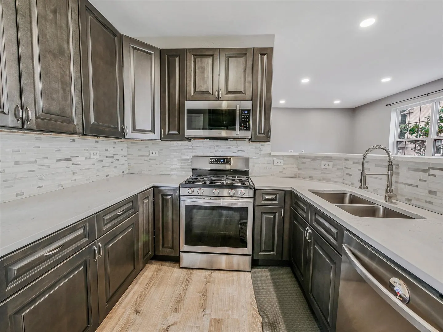 1090 Maubert Court IL