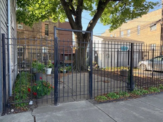 1734 W 35th Street IL