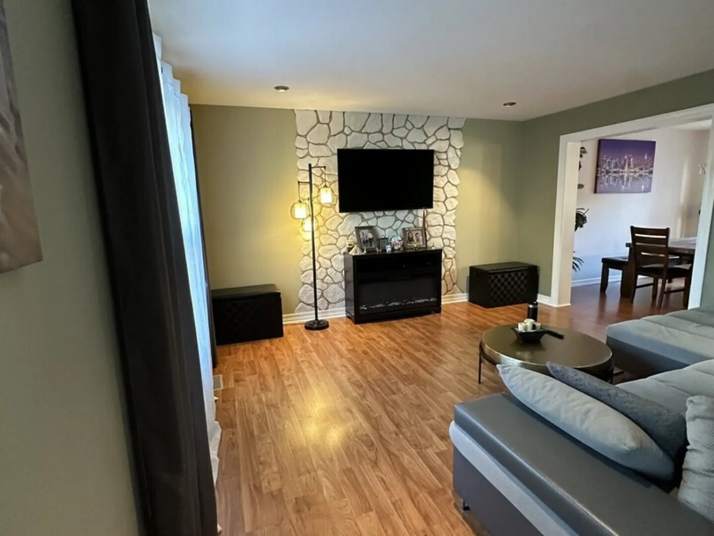 224 OAKWOOD Lane IL