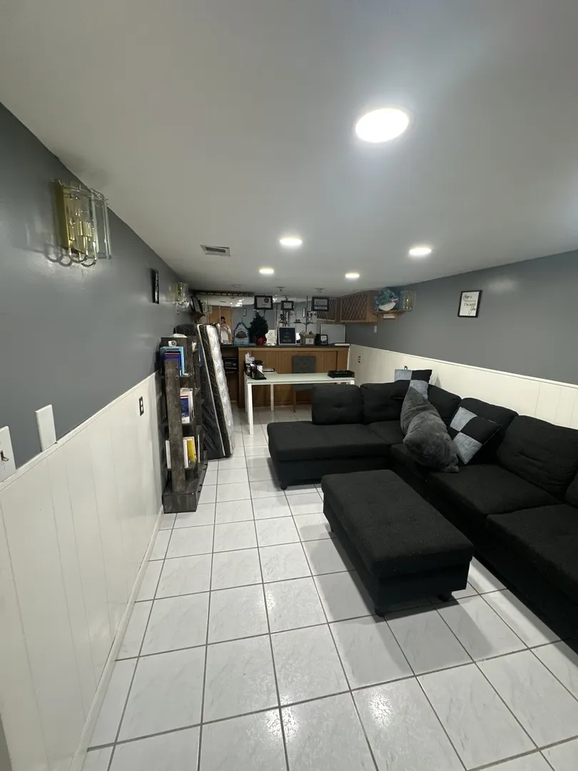 5616 S Mayfield Avenue G IL