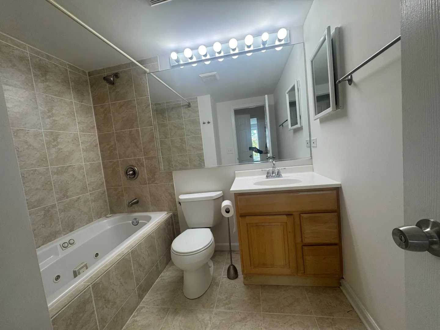 1 Renaissance Place 615 IL
