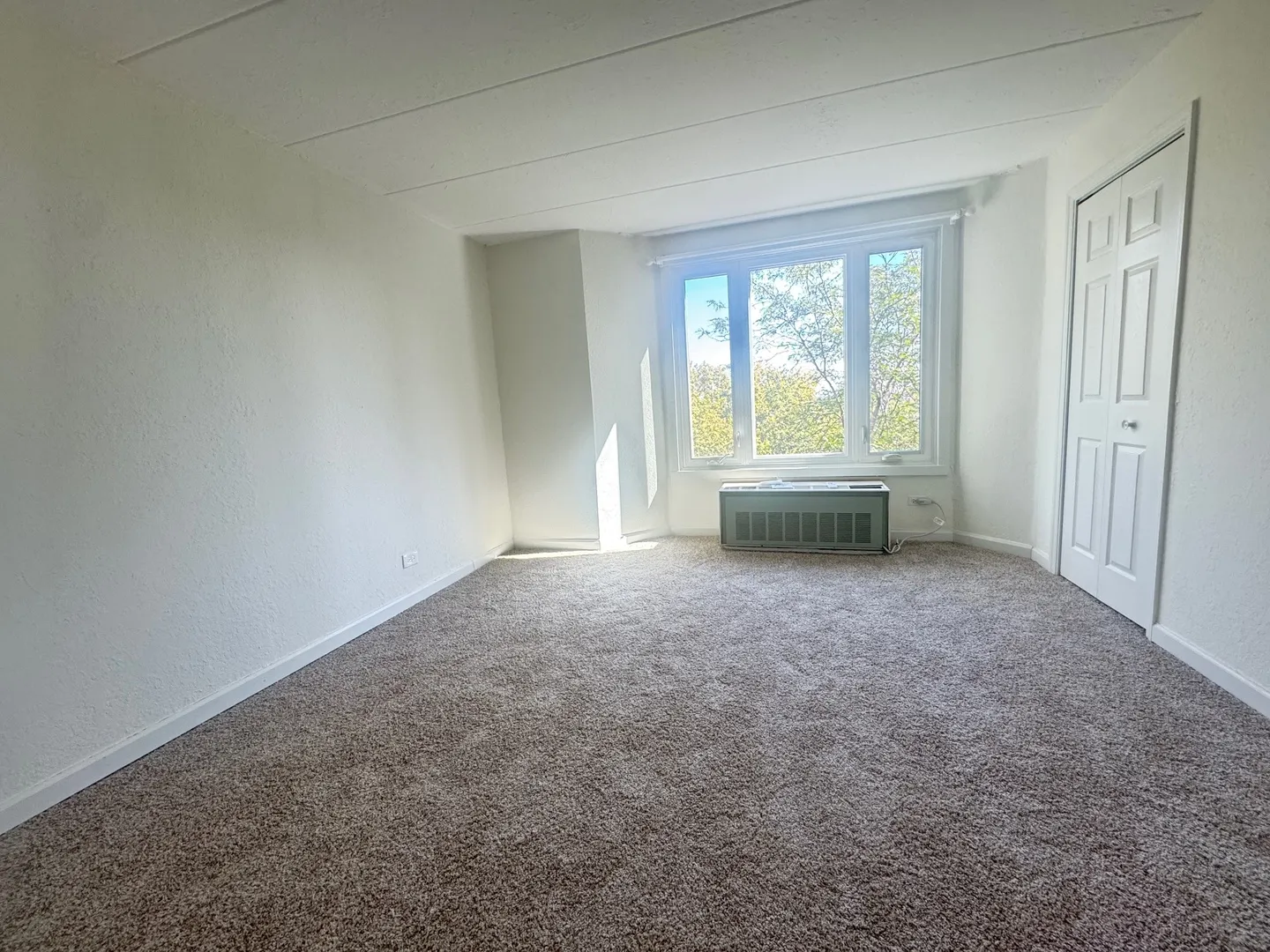 1 Renaissance Place 615 IL
