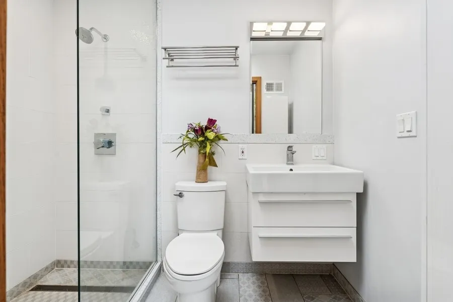 5229 S university Street IL