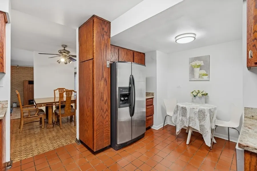 5229 S university Street IL