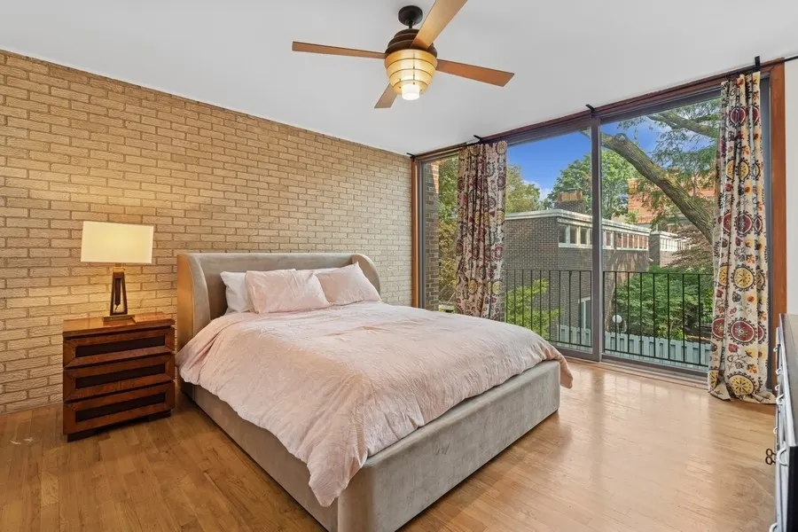 5229 S university Street IL