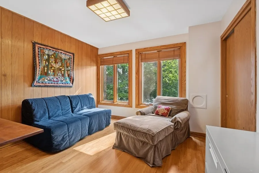 5229 S university Street IL