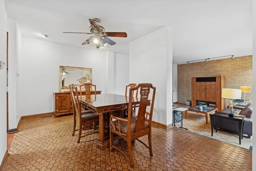 5229 S university Street IL