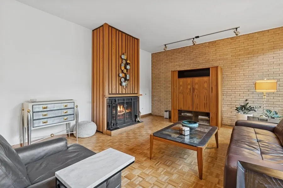 5229 S university Street IL