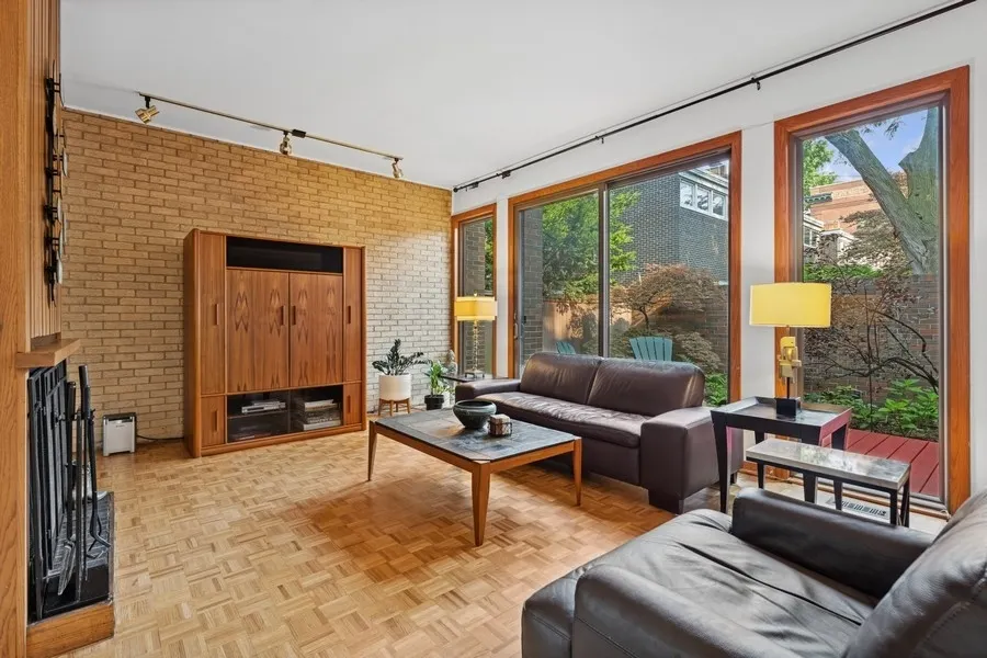 5229 S university Street IL