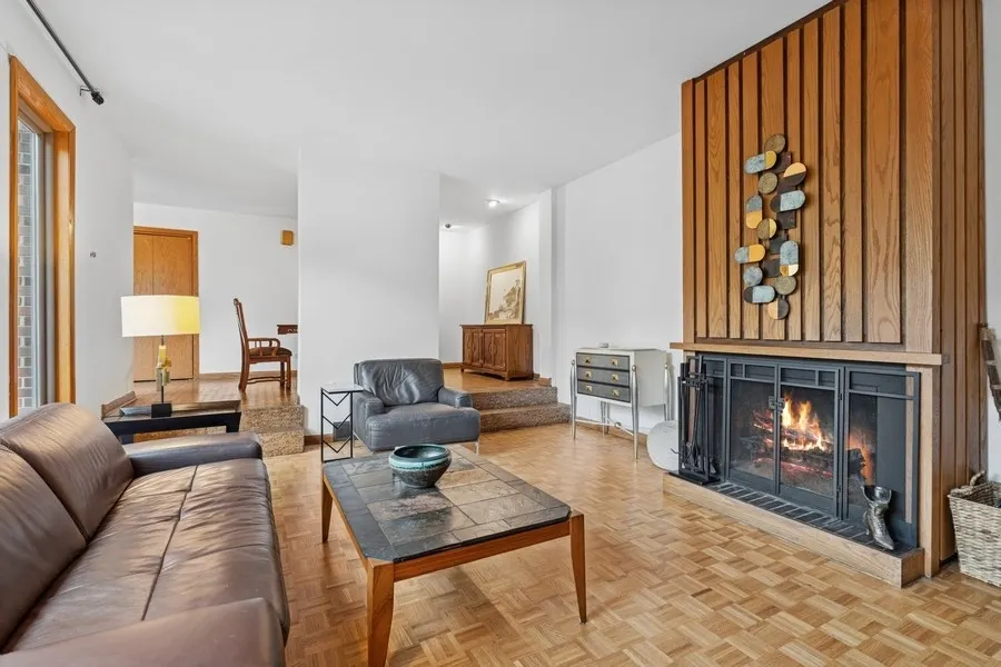 5229 S university Street IL