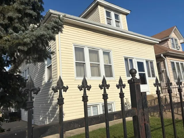 2320 N Mulligan Avenue IL