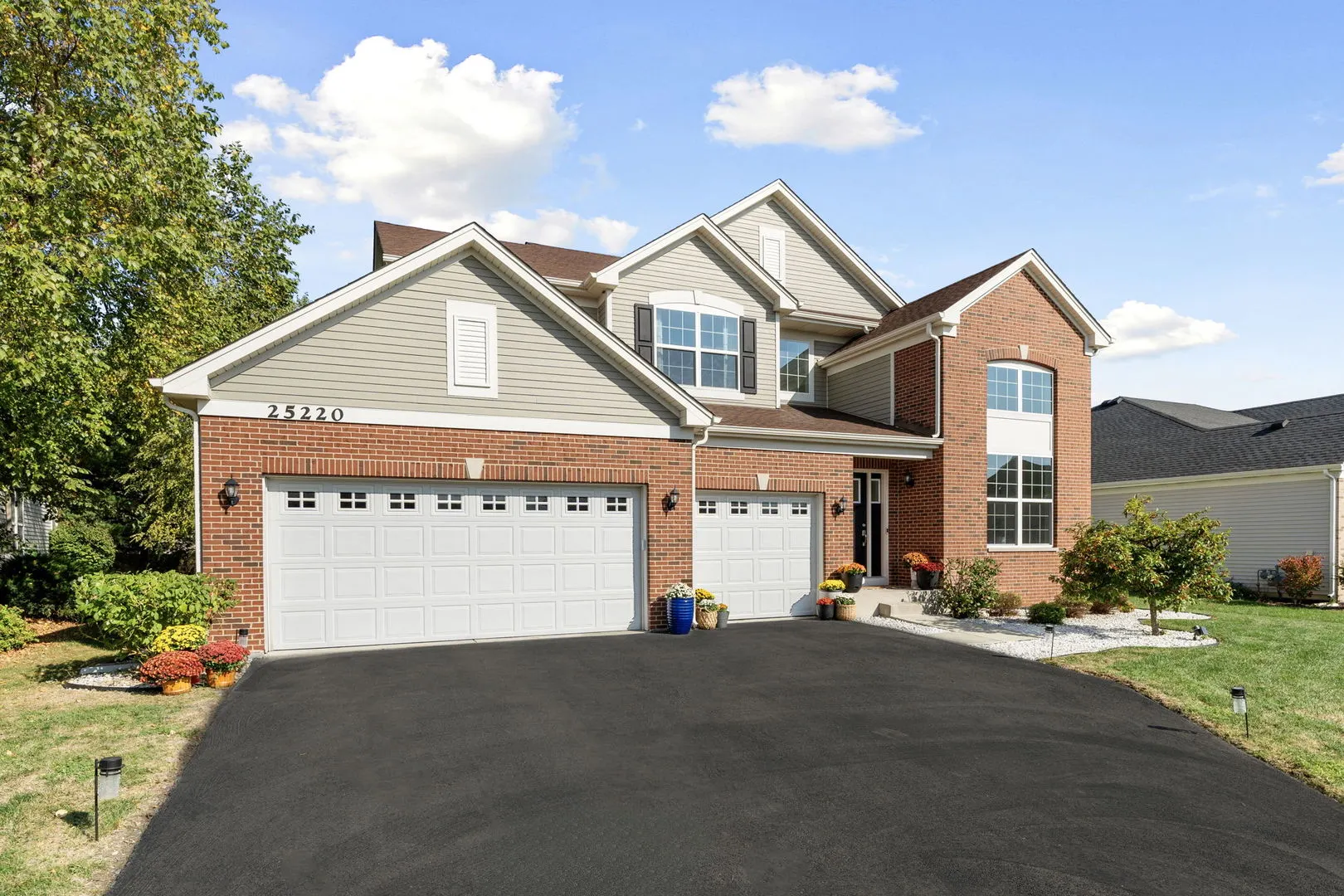 25220 W Zoumar Drive IL