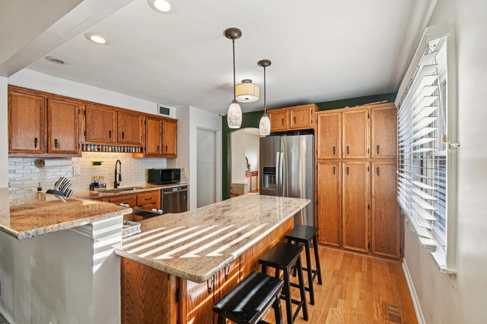 694 S York Street IL