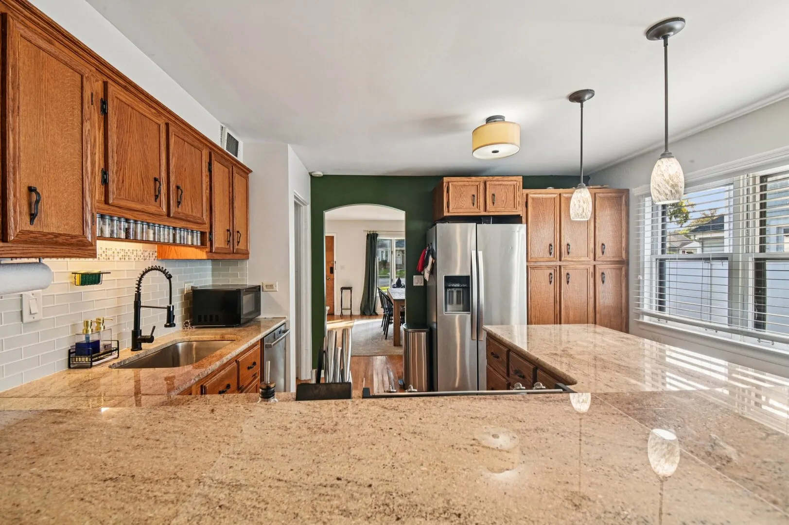 694 S York Street IL