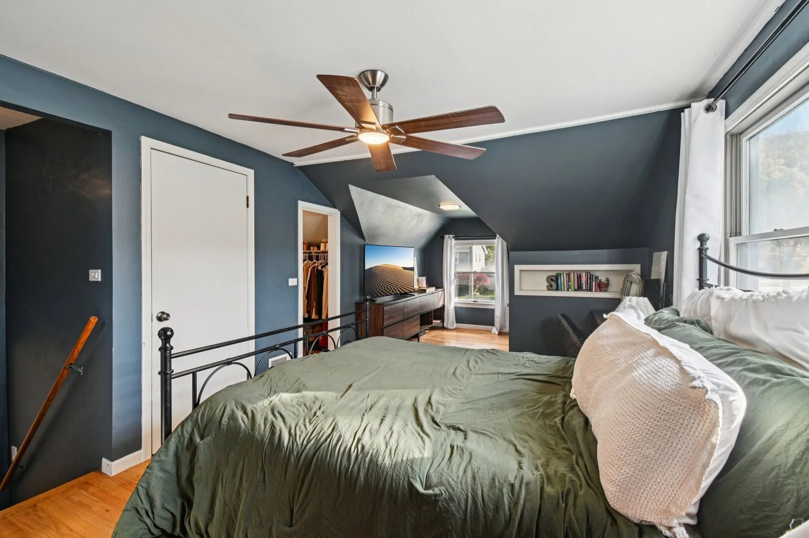 694 S York Street IL