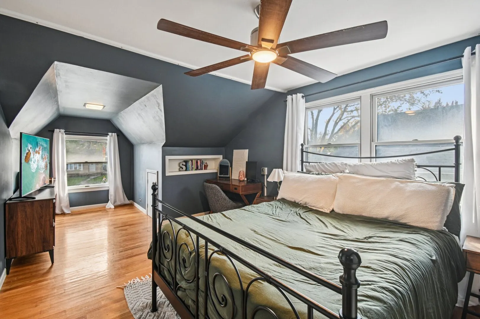 694 S York Street IL