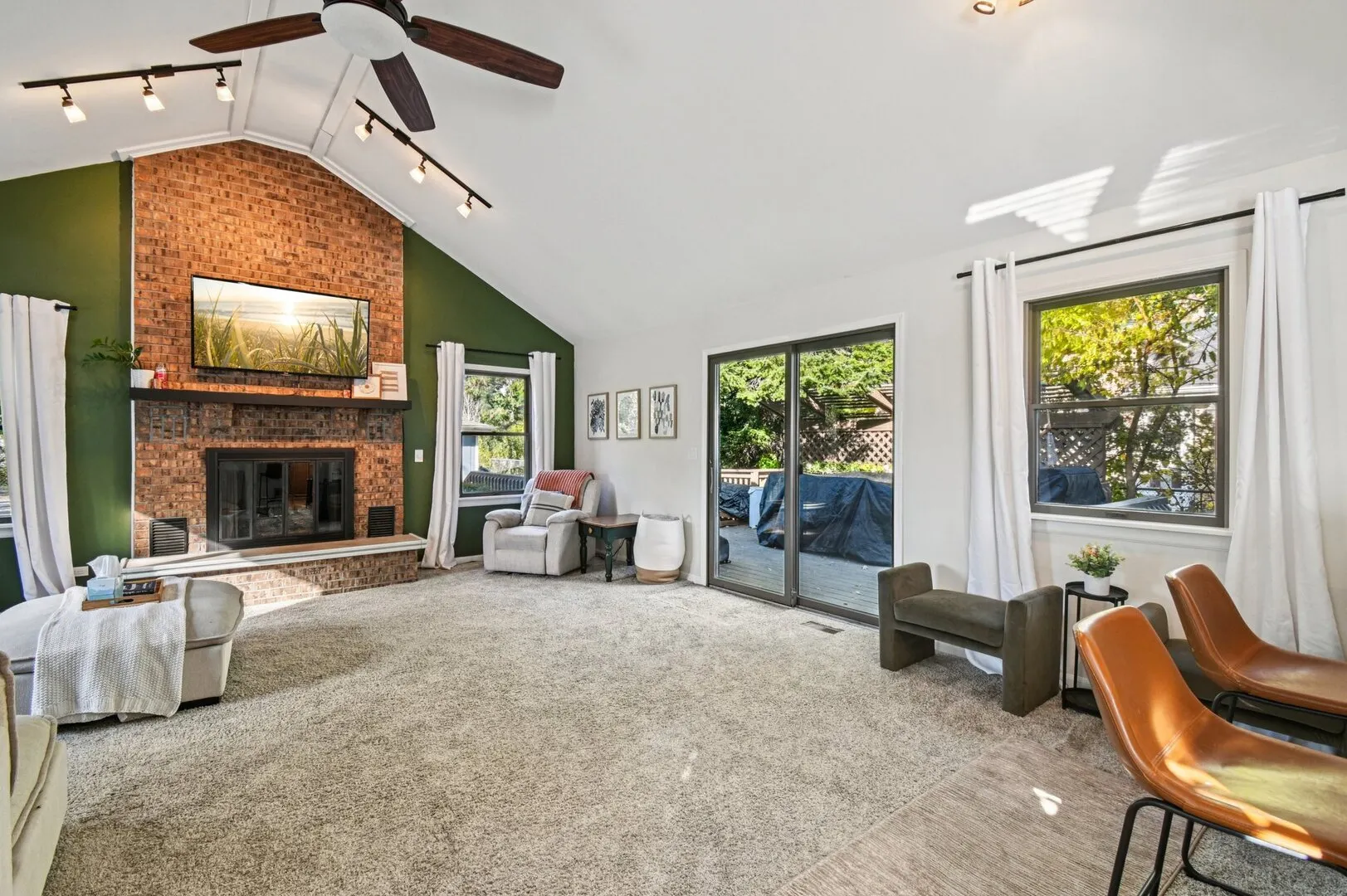 694 S York Street IL