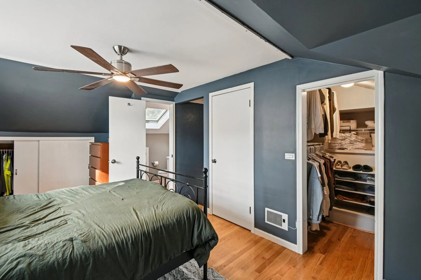 694 S York Street IL