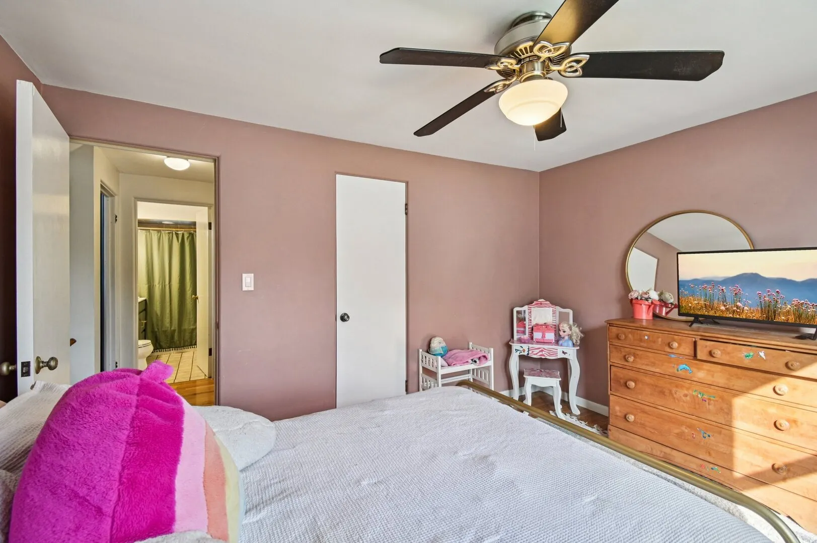 694 S York Street IL