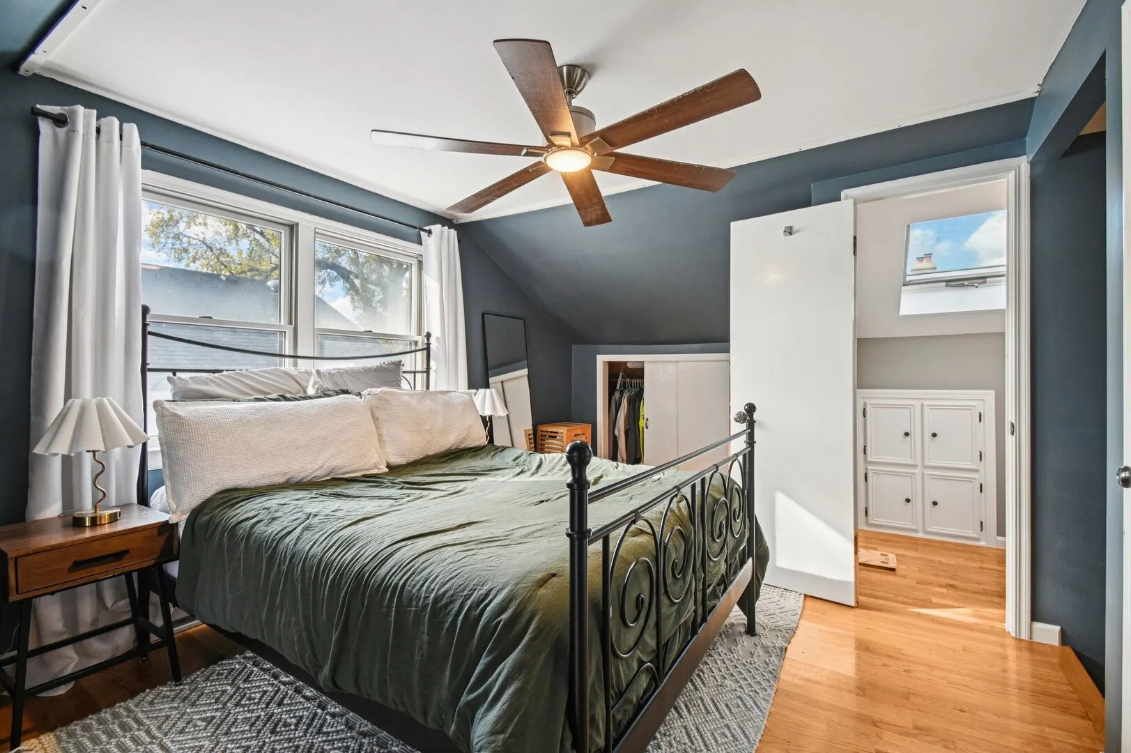 694 S York Street IL