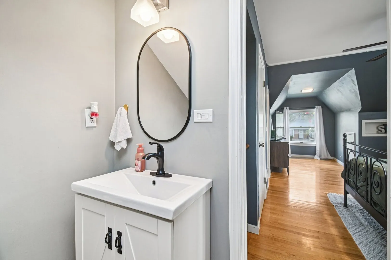 694 S York Street IL