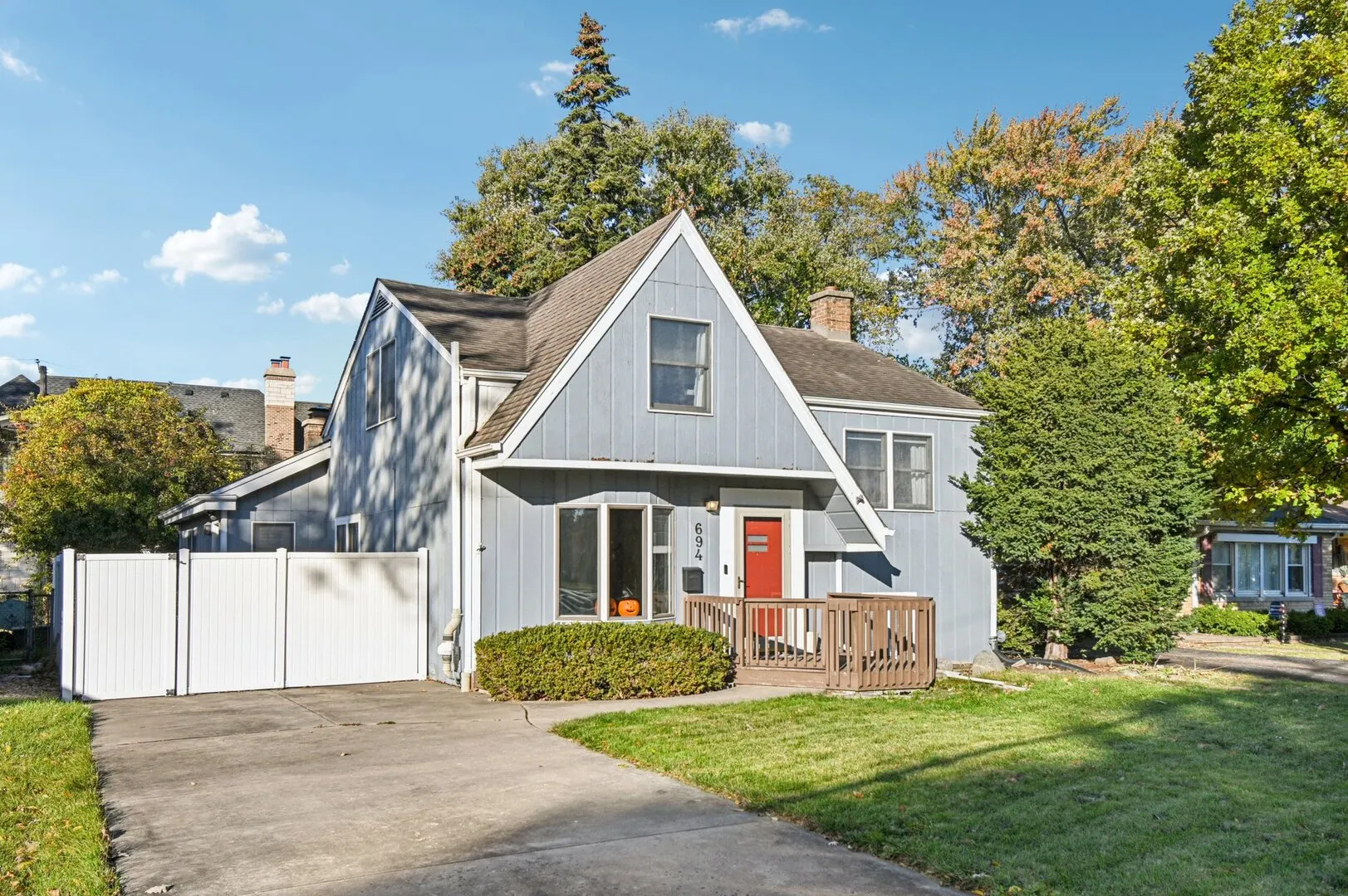 694 S York Street IL