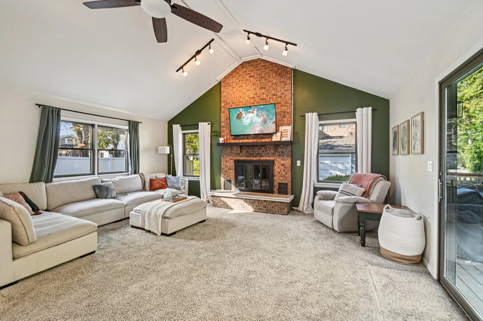 694 S York Street IL