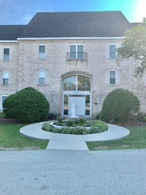 5201 Carriageway Drive 103 IL