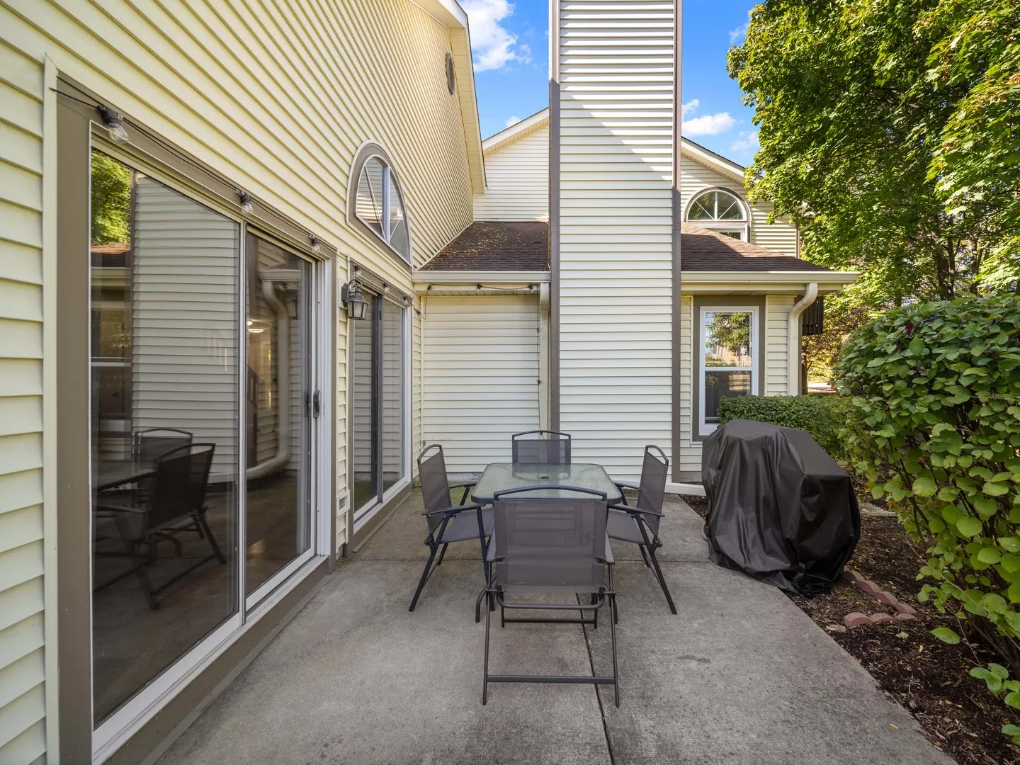 340 W Ivy Lane 1B IL
