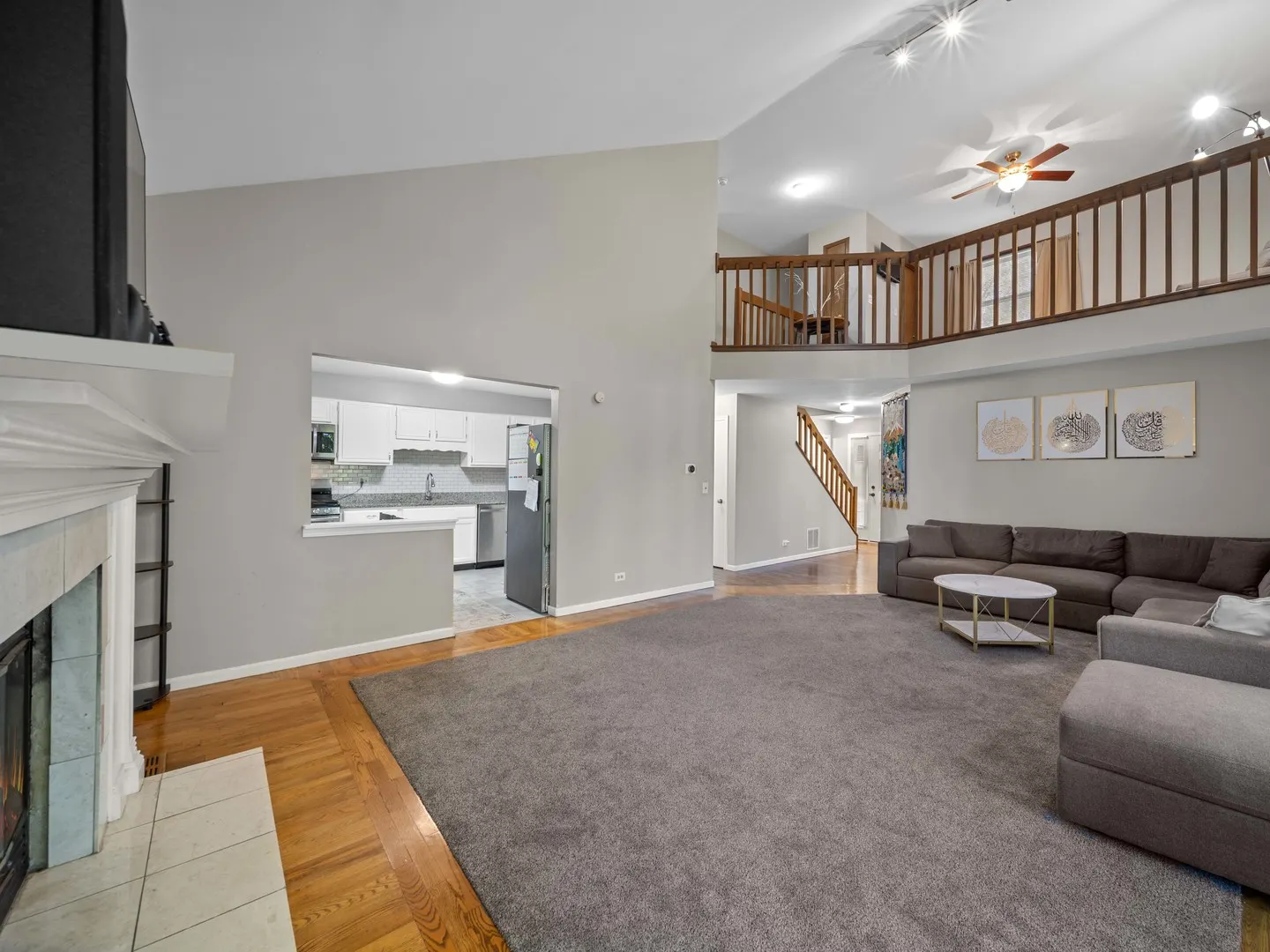 340 W Ivy Lane 1B IL