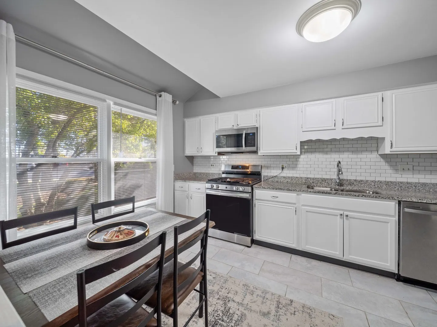 340 W Ivy Lane 1B IL