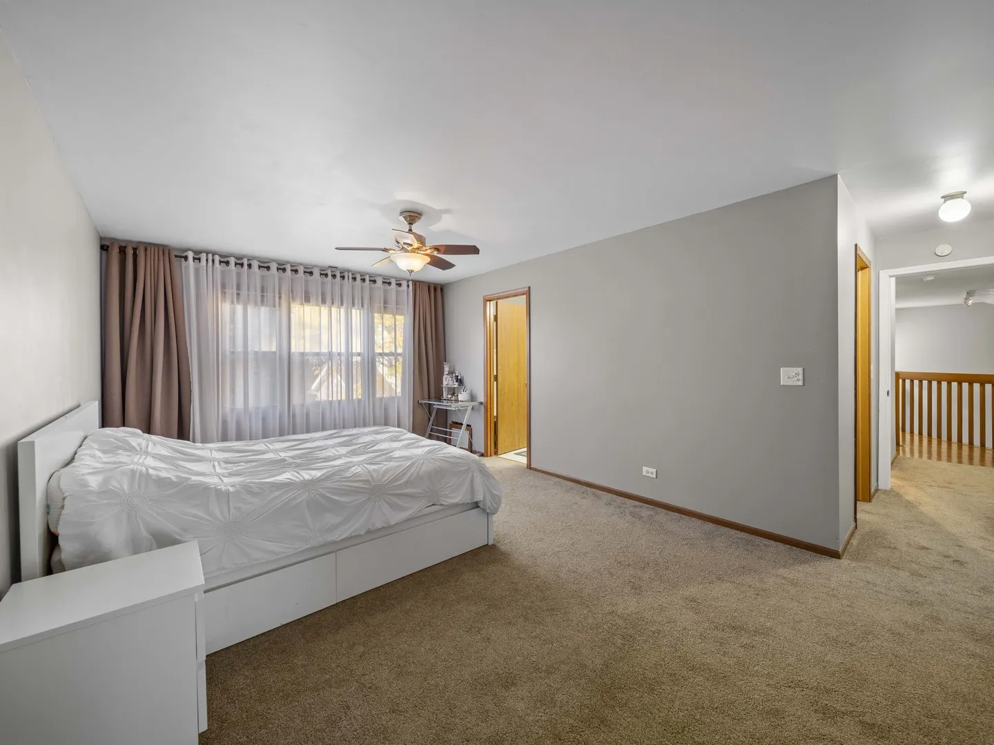 340 W Ivy Lane 1B IL