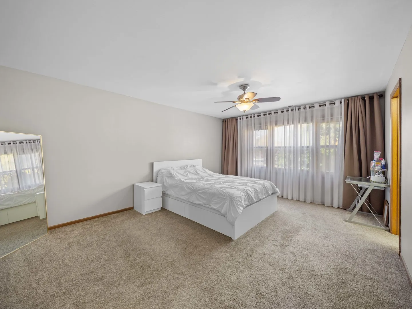 340 W Ivy Lane 1B IL