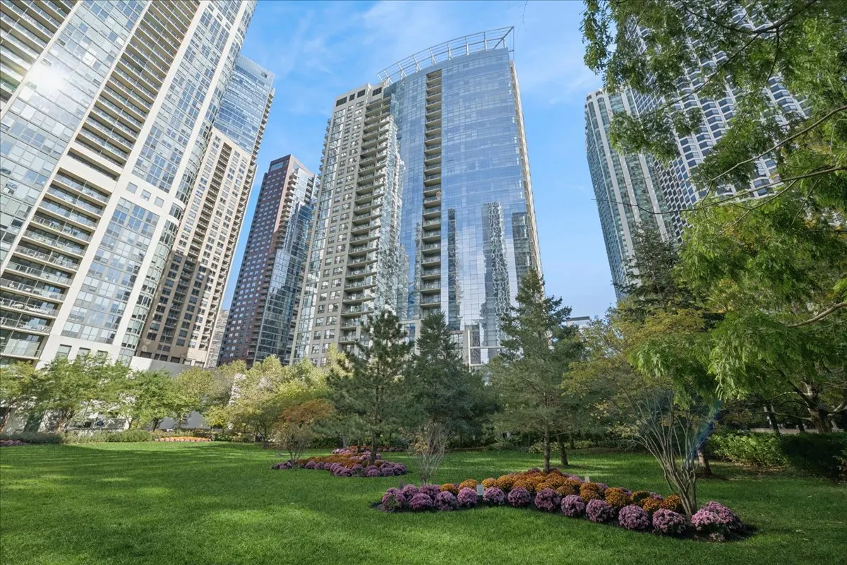 201 N Westshore Drive 1701 IL