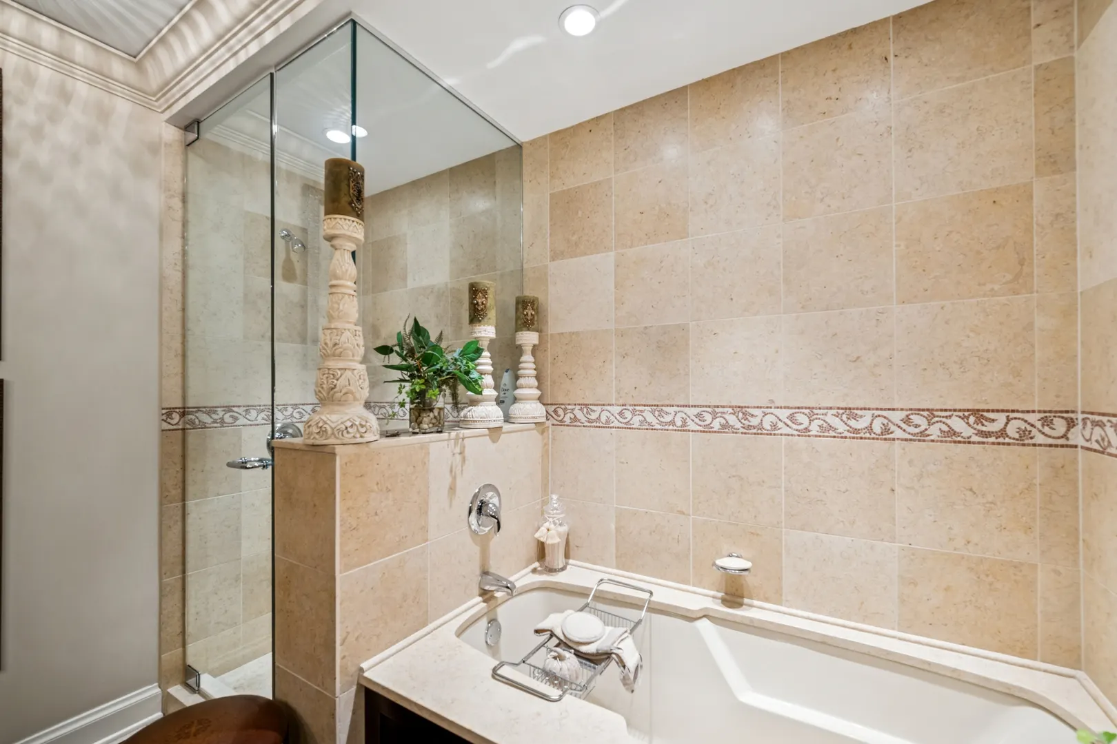 201 N Westshore Drive 1702 IL