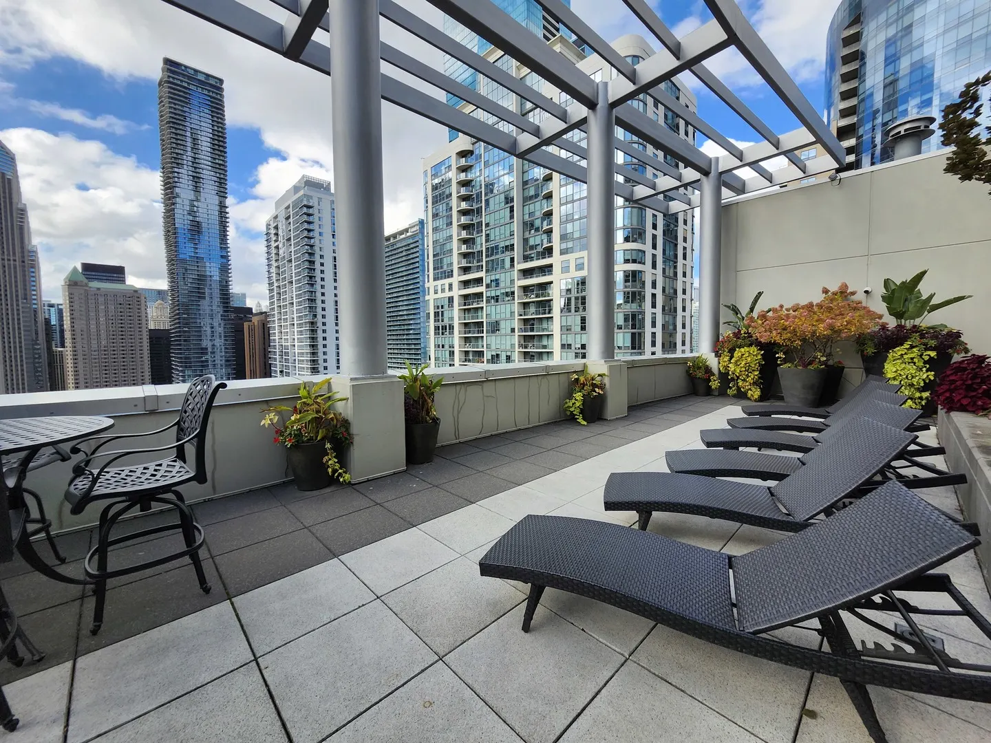 201 N Westshore Drive 1702 IL