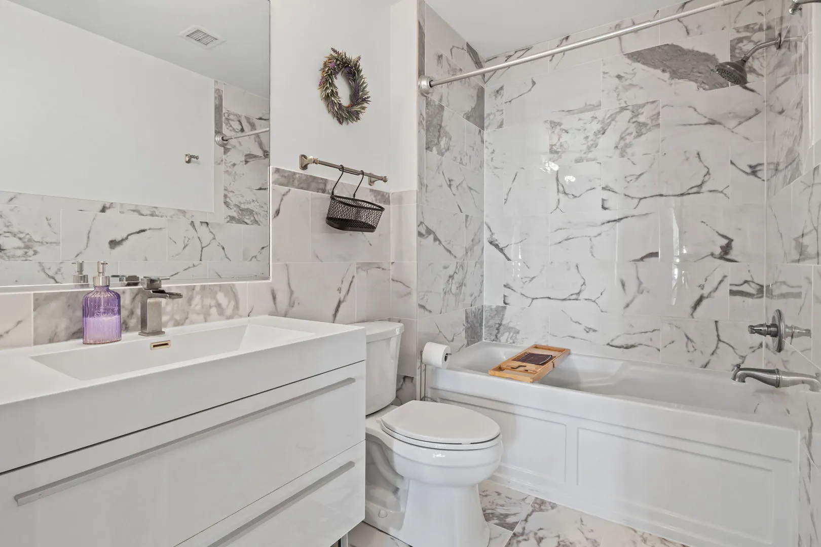 1640 Maple Avenue 304 IL