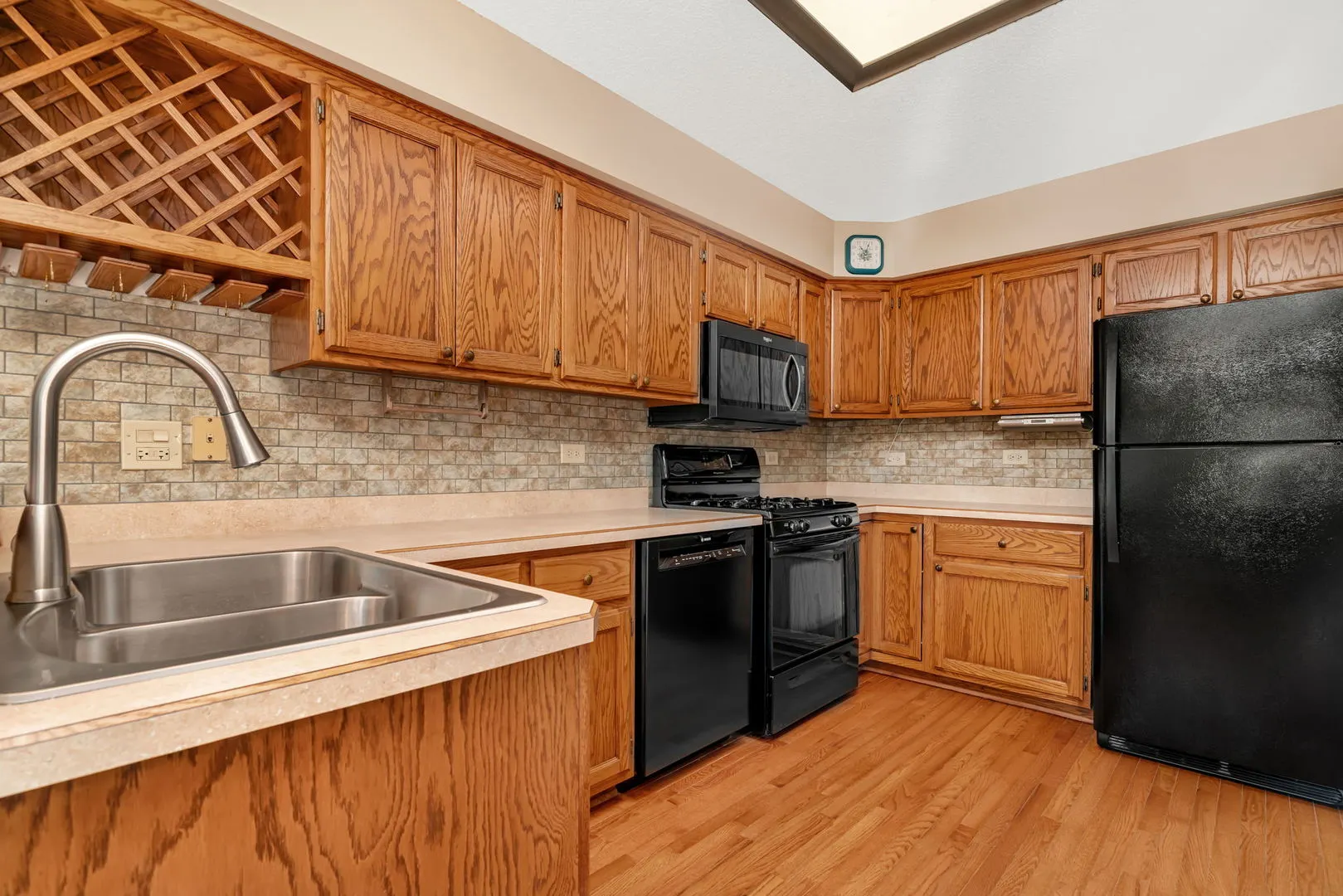 613 Johnson Avenue IL