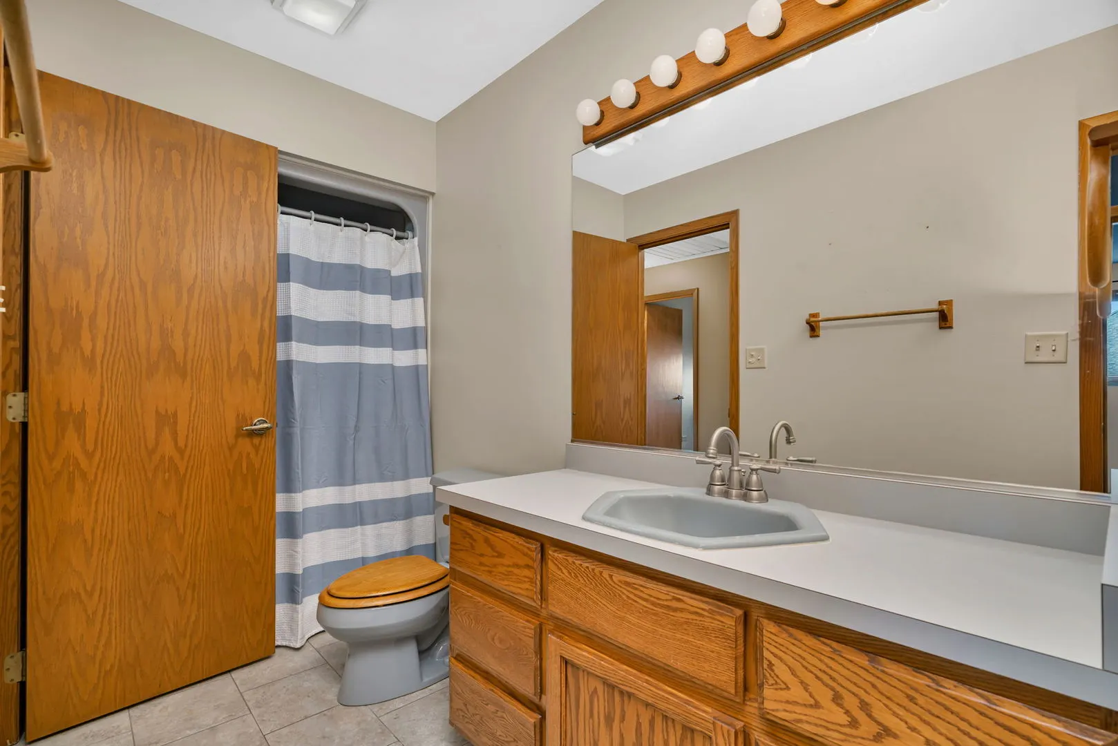 613 Johnson Avenue IL