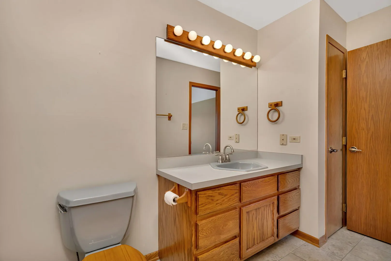 613 Johnson Avenue IL