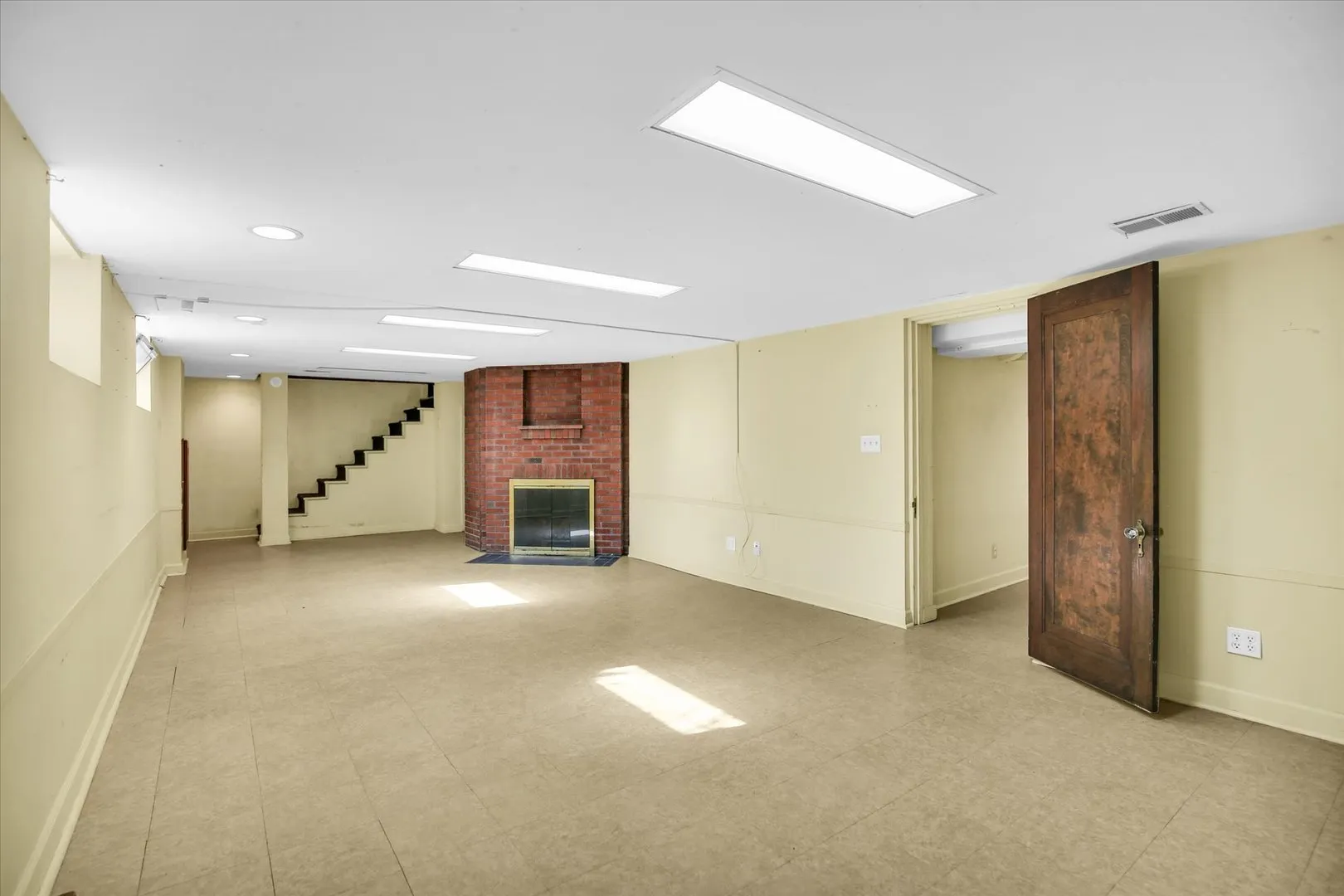 910 W SPRINGFIELD Avenue IL