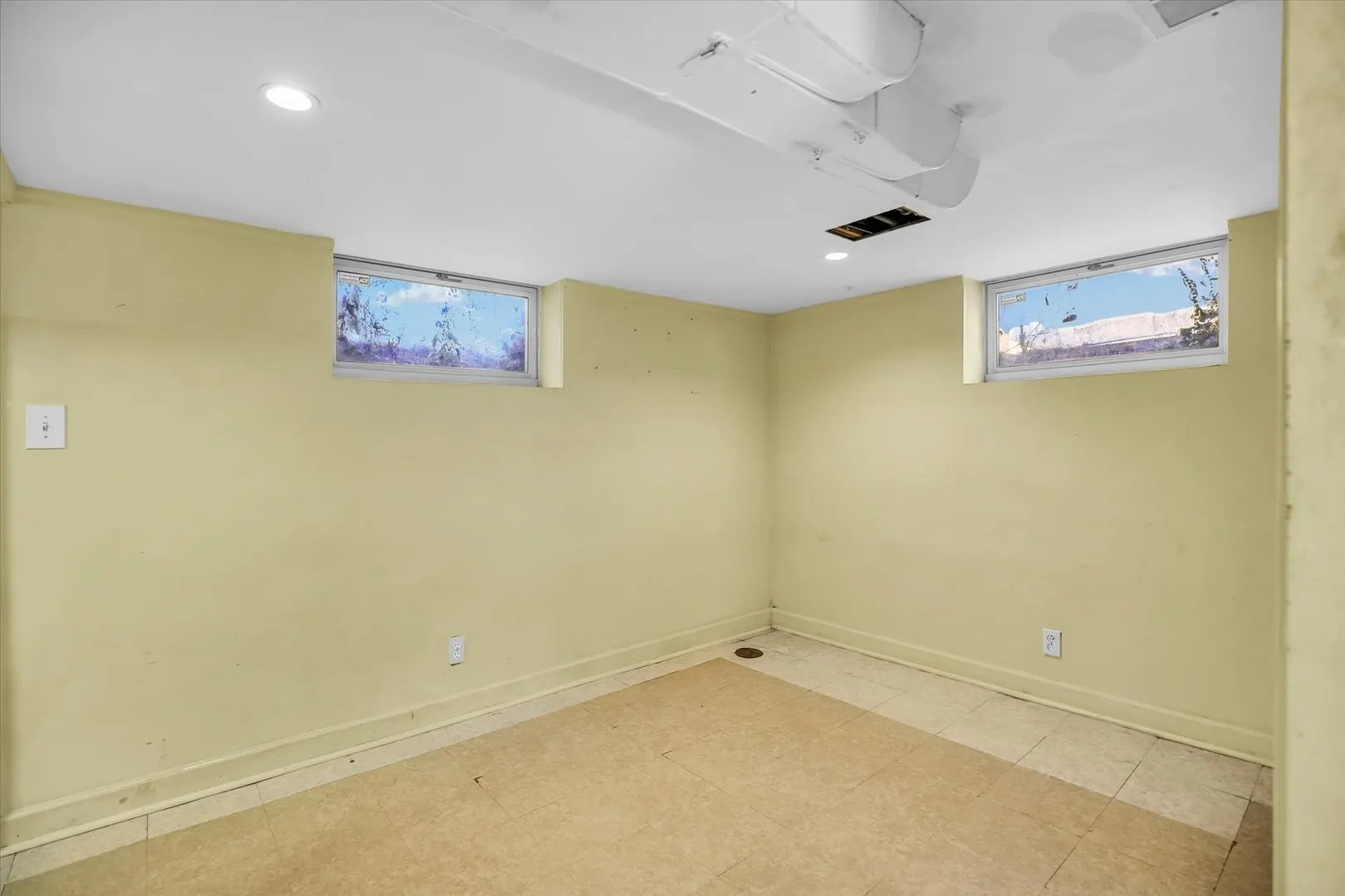 910 W SPRINGFIELD Avenue IL