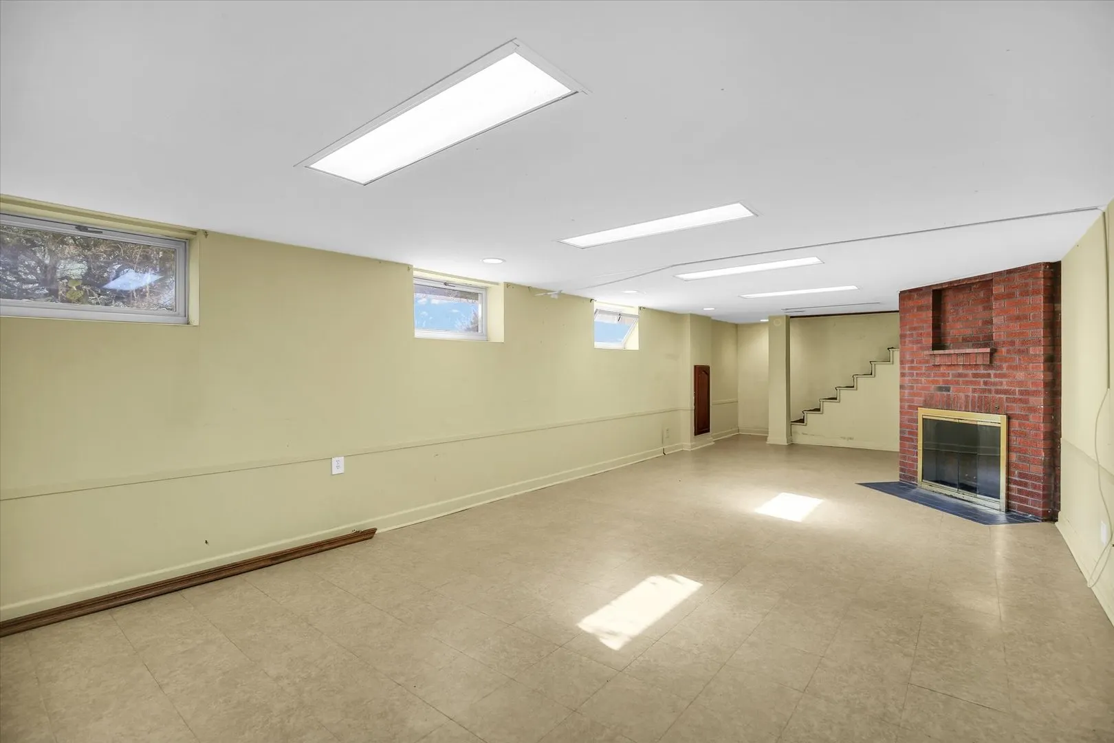 910 W SPRINGFIELD Avenue IL