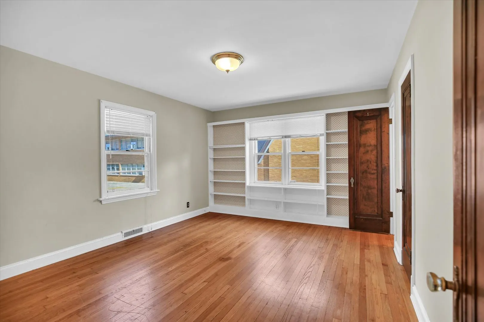 910 W SPRINGFIELD Avenue IL