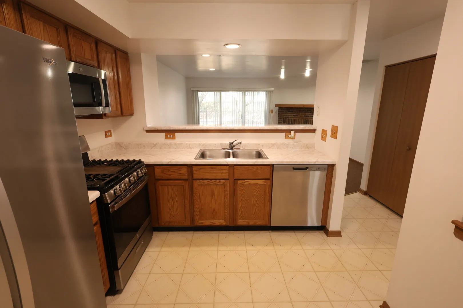 1840 GROVE Avenue IL