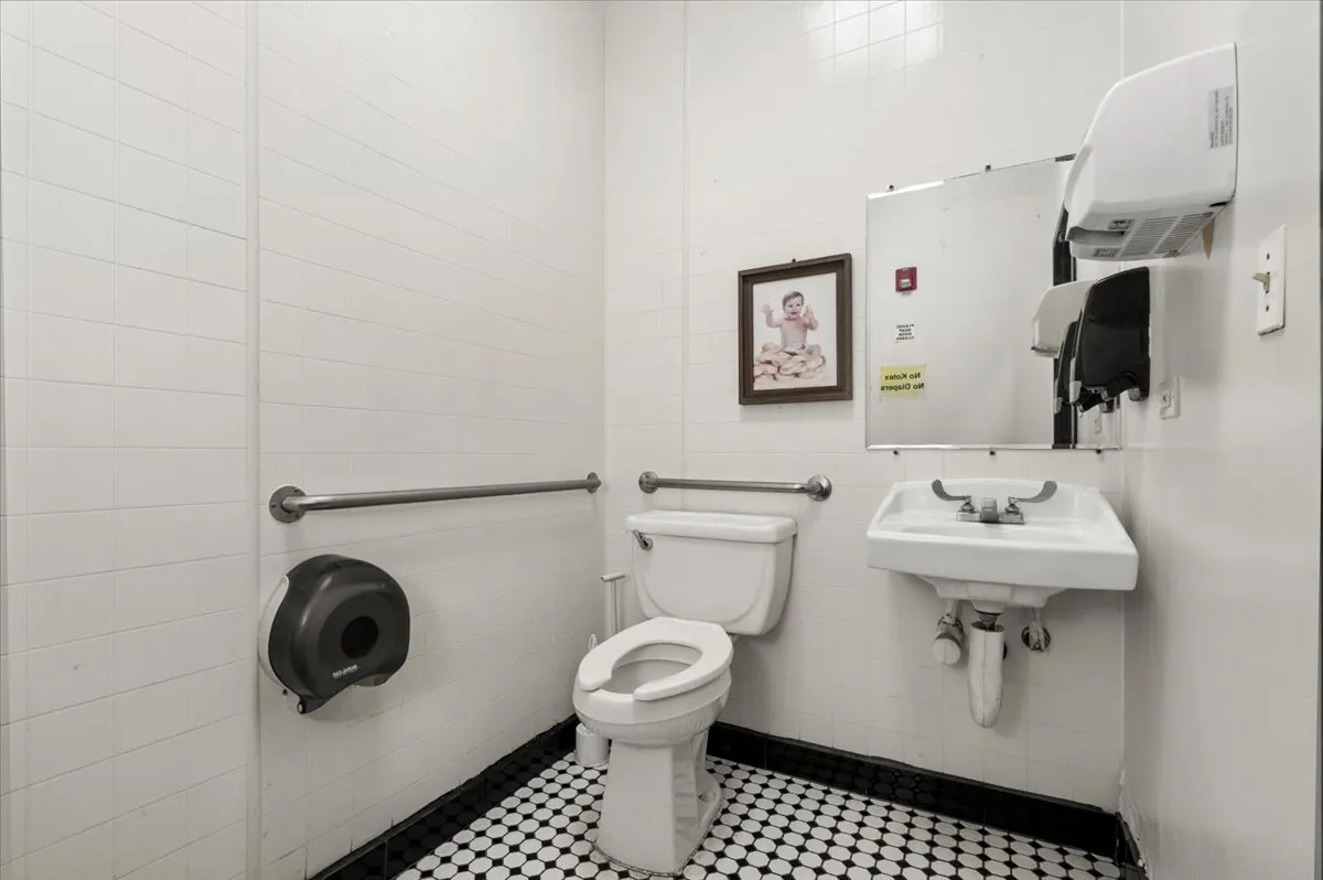 260 S Milwaukee Avenue IL