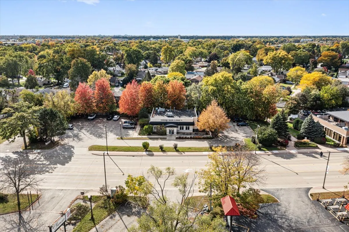 260 S Milwaukee Avenue IL