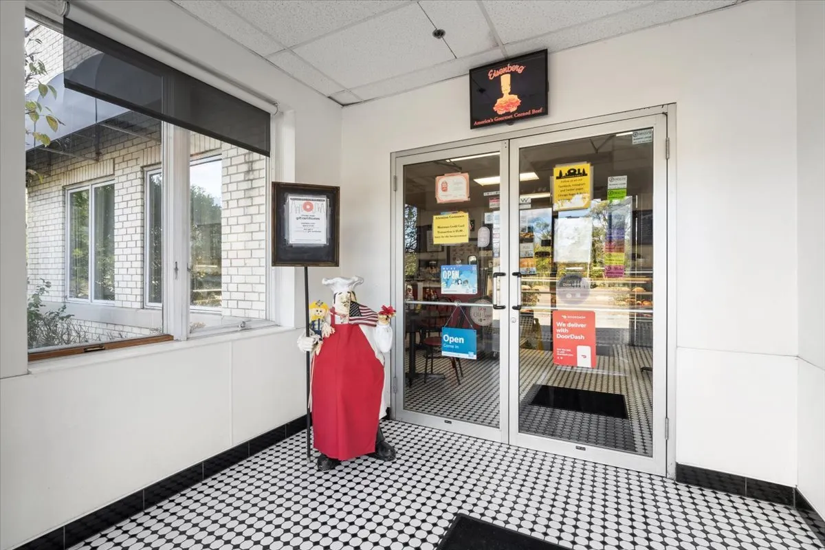 260 S Milwaukee Avenue IL